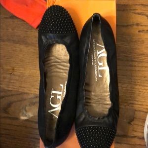 Agl blakely black flats w studs Euc size 38.5